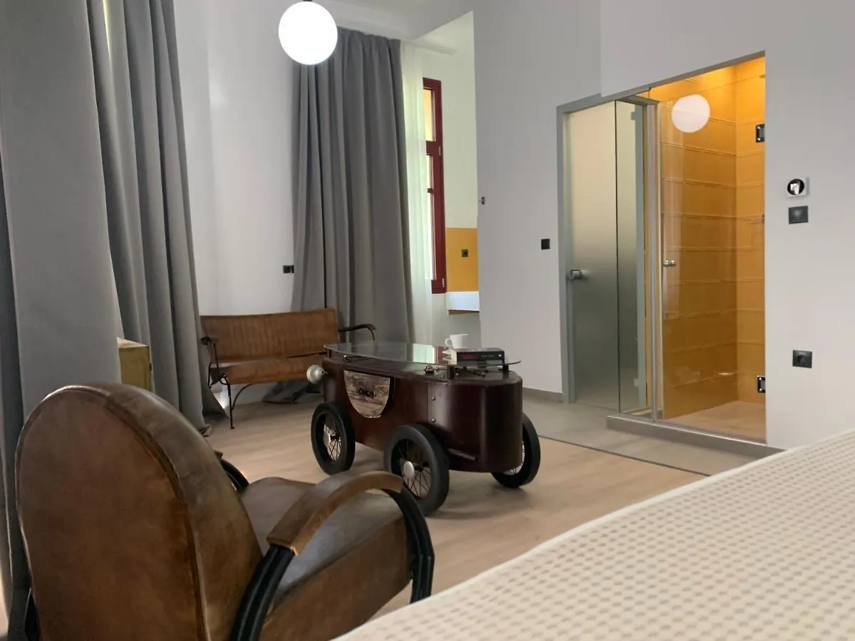 The Maroon Bottle Luxury Suites Salonicco 4*,  Grecia