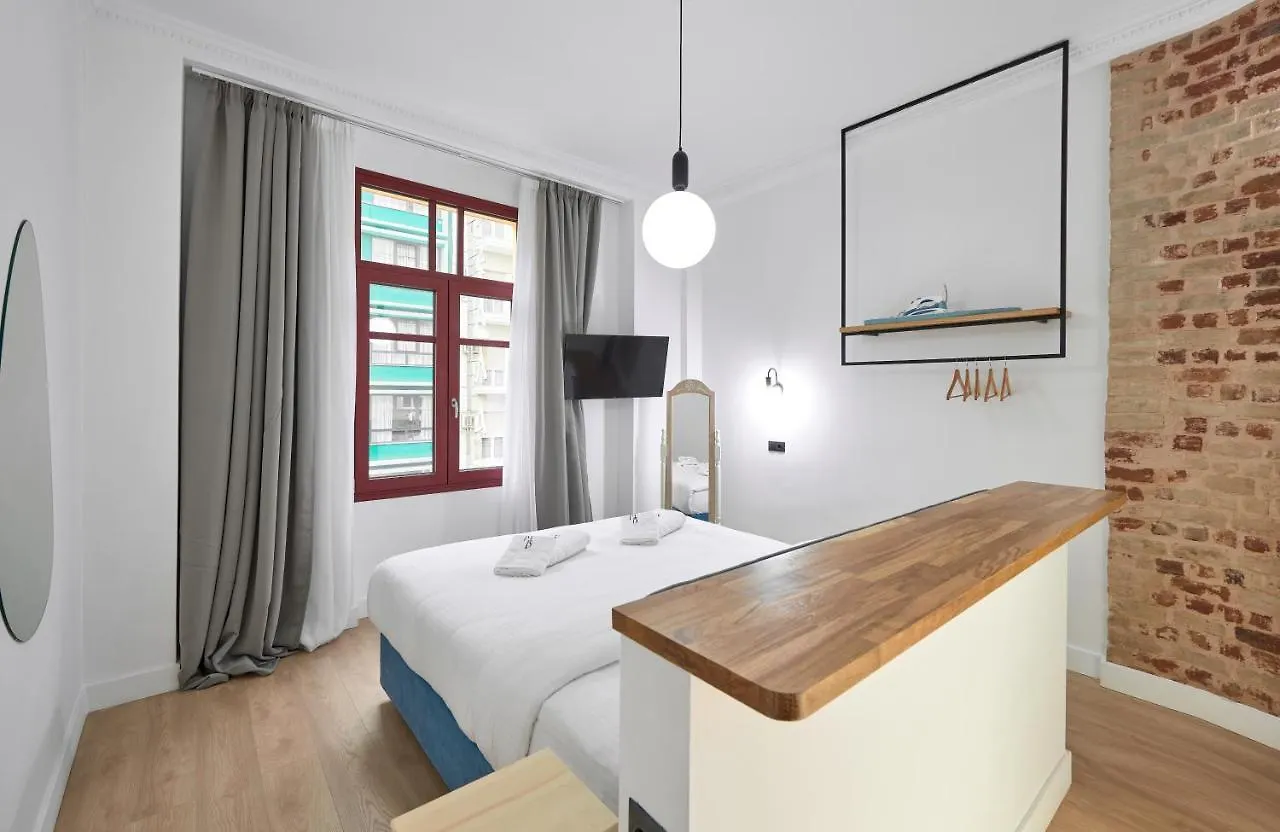 The Maroon Bottle Luxury Suites Salonicco