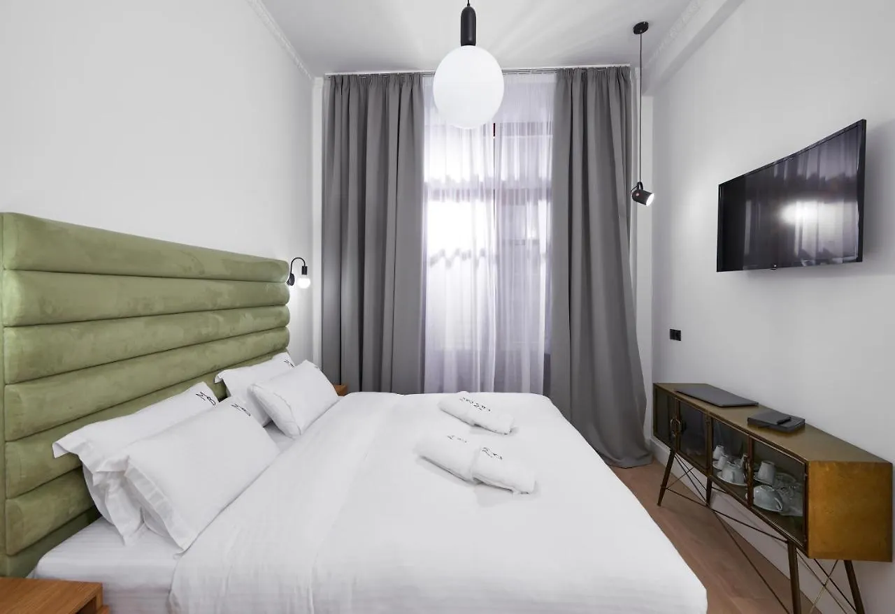 The Maroon Bottle Luxury Suites Salonicco 4*,