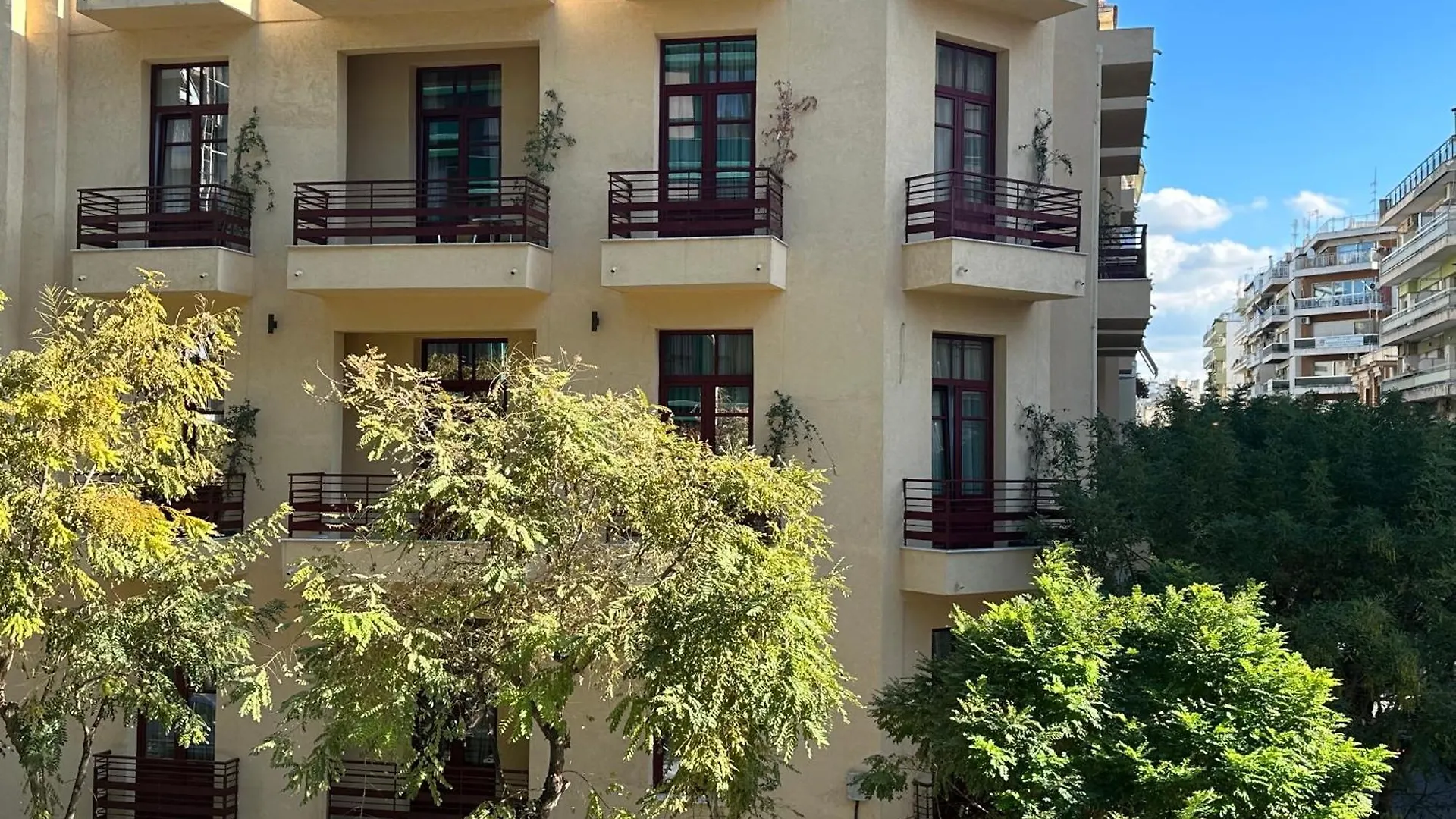 The Maroon Bottle Luxury Suites Salonicco