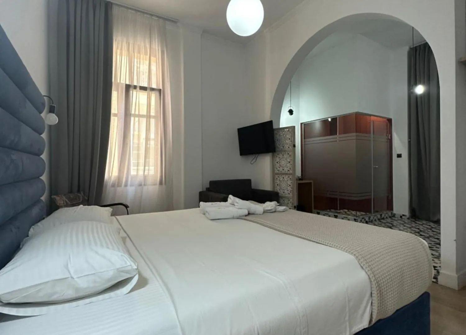 The Maroon Bottle Luxury Suites 테살로니키 4*,